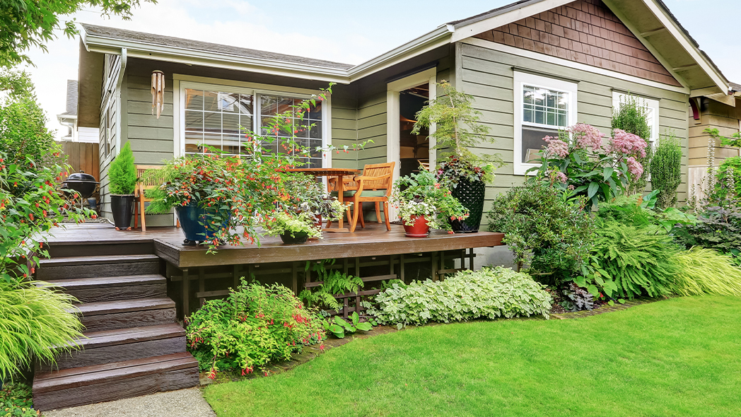 Erhöhte Terrasse bauen: So klappt es mit unserer Schritt-für-Schritt-Anleitung